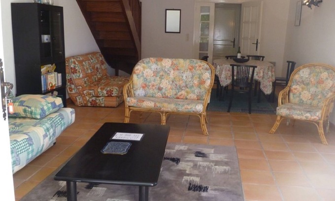 Valeilles House | La Grange - Beautiful restored stone Farmhouse in secluded French hamlet