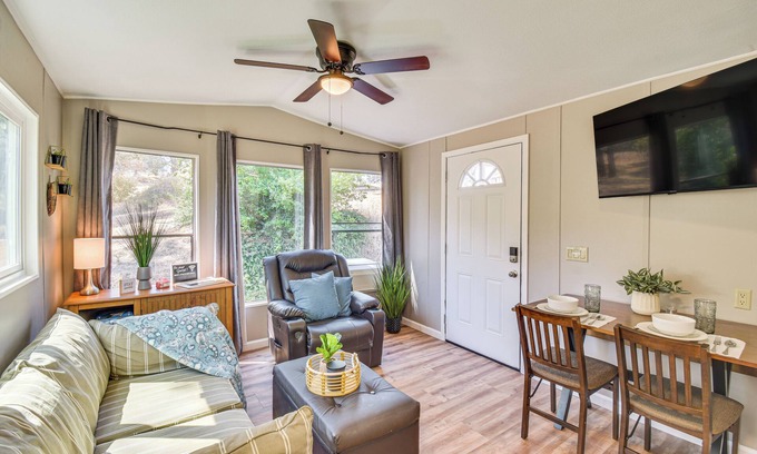 Coulterville Cottage | La Grange Home w/Covered Patio & Gas Grill!