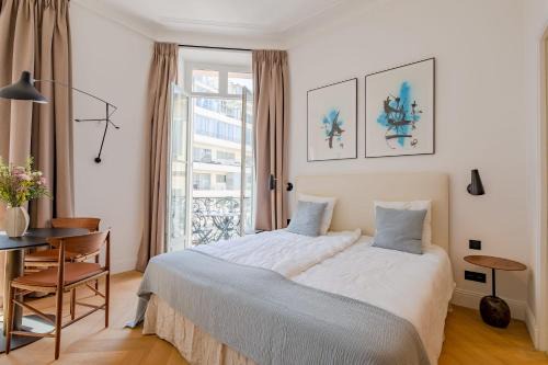 Cannes City Centre Apartment | La Guitare 23 - Large modern studio with balcony in center of Cannes, just behind Grand Hotel