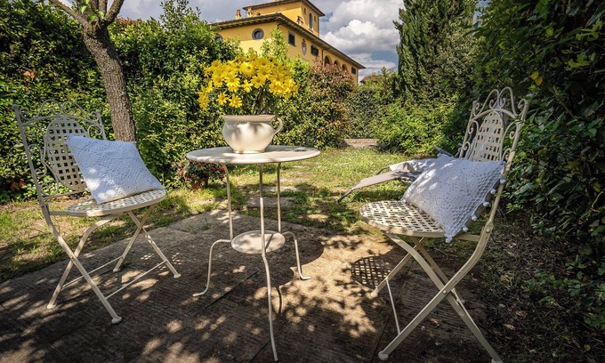 Massa e Cozzile Apartment | La Colombaia romantic apartment