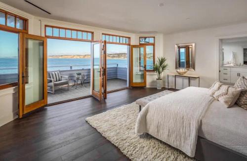 Village of La Jolla House | La Jolla Cove-Oceanfront 5600SF 3BR+Loft 5BA House best Villiage location walk everywhere