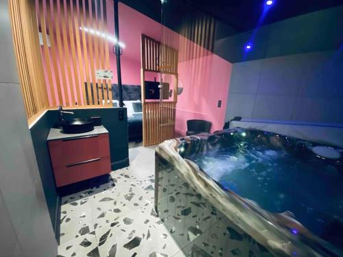 Saint-Bruno - Saint-Victor Apartment | La Litchi Le 50 Suites and Spa centre ville
