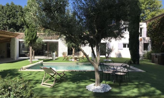 L'Isle-sur-la-Sorgue Bed & Breakfast | La Maison 1440