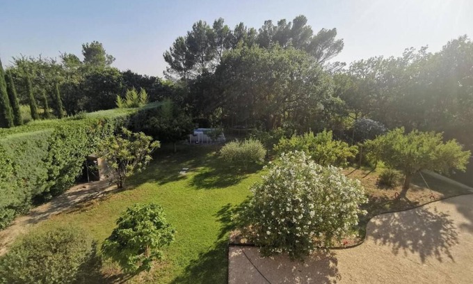 Velleron House | La Maison Dans la Colline