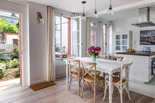 Honfleur Villa | La maison de Colette, Traditionnelle Maison d'Armateur de 3 chambres et 3 salles de bains
