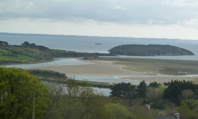 Crozon House | La Maison de l'Aber, magnificent view of the sea and the island of Aber.