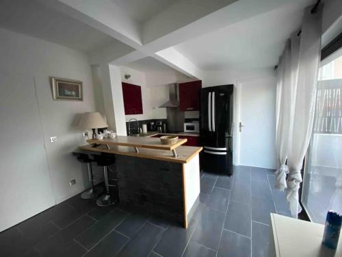 8th Arrondissement Apartment | La maison de la pointe rouge