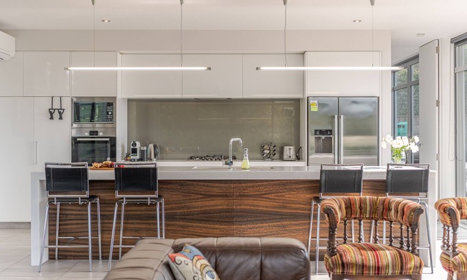 Akaroa House | La Maison De Verre - Akaroa Holiday Home
