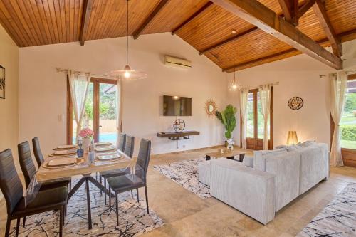 Casteljaloux House | La Maison des Pins - climatisée avec piscine