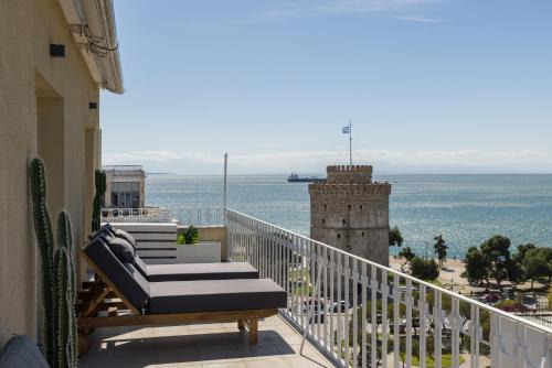 Thessaloniki City Centre Apartment | La Maison Dorée - Elegant Stay with Unique View by BiNoBi!