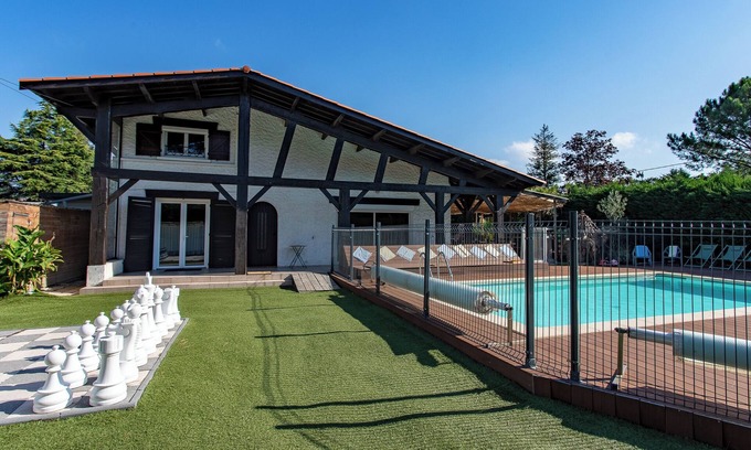 Ares House | La maison du Bonheur Ares, 28 pers with swimming pool