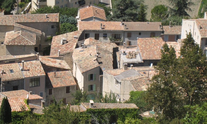 Forcalquier House | La Maison Jaune, a small Provencal house in the city