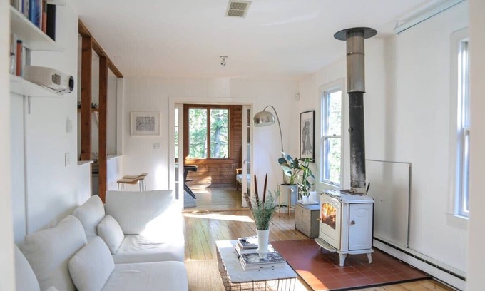 Hudson House | La Maison - Stylish Schoolhouse near Hudson