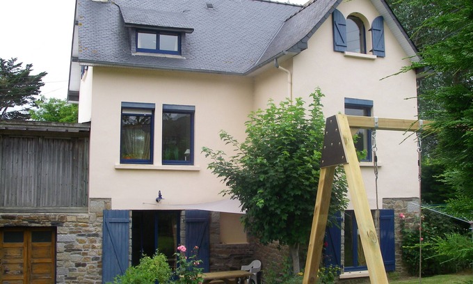Plestin-les-Greves House | La Mer en face, House with enclosed garden, Gite classé*, La Lieue de grève,