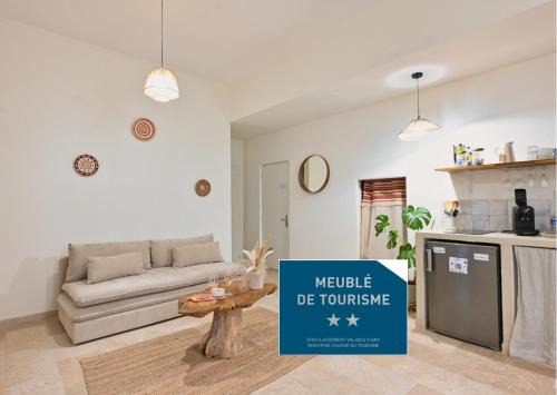 Faubourg Apartment | La Nîmoise Appart Elégant , Clim MaisonCarréeConciergerie