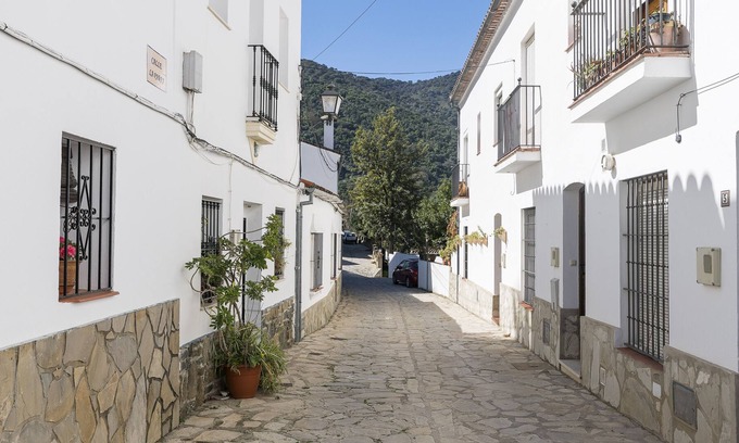 Benamahoma House | LA PARRA - Charming village house surrounded by nature.