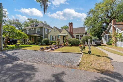 North Charleston House | La Petite Fleur-Charming Park Circle Private Studio