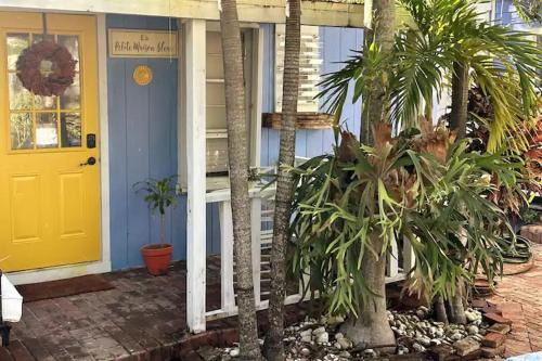 Old Northwood Historic District House | La Petite Maison Bleue