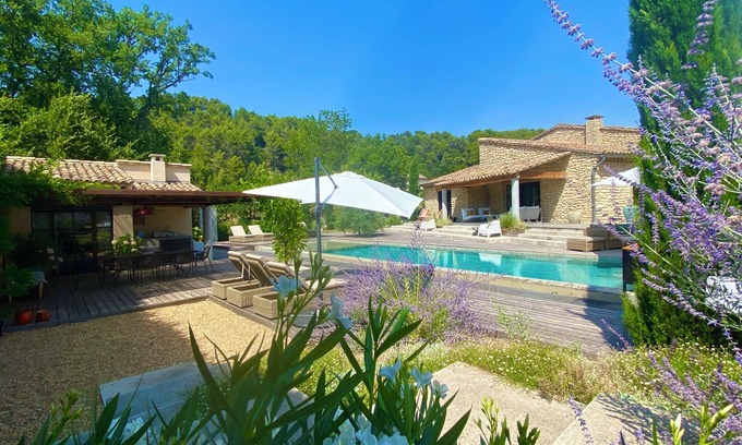 Menerbes Villa | La Petite Villa Azul in Ménerbes, air-conditioned, heated and secure swimming pool