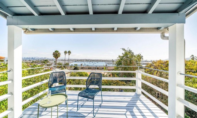 La Playa House | La Playa Abode