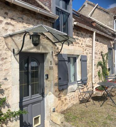 Drevant House | La Ptite maison du Canal