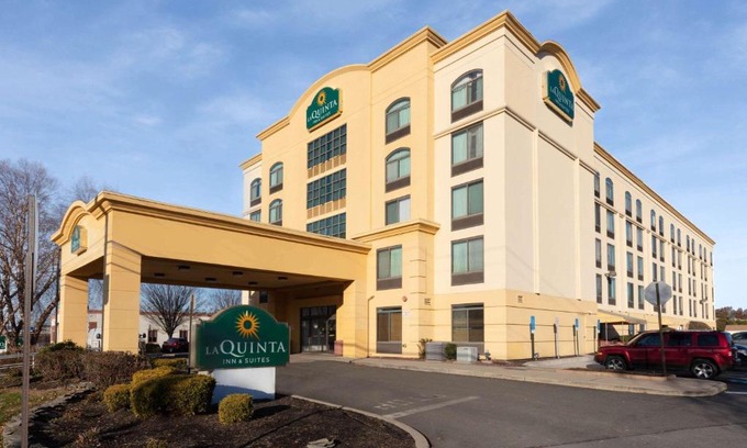 East Garden City Hotel | La Quinta by Wyndham Garden City