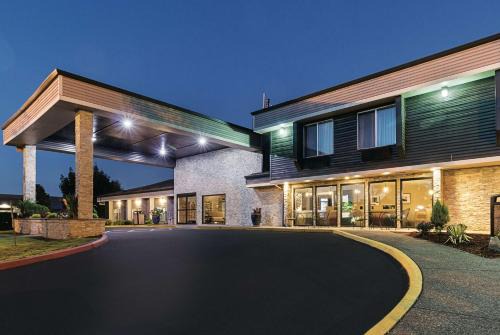 Northwest Industrial Hotel | La Quinta by Wyndham Portland NW