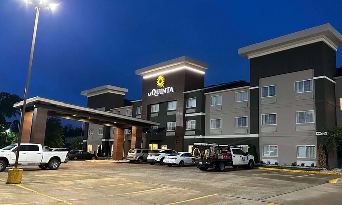 Fayetteville Hotel | La Quinta Inn & Suites by Wyndham Fayetteville
