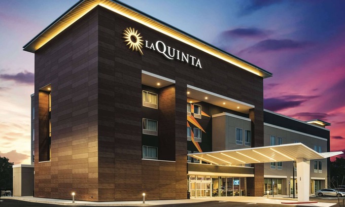 McDonough Hotel | La Quinta Inn & Suites by Wyndham Atlanta South - McDonough