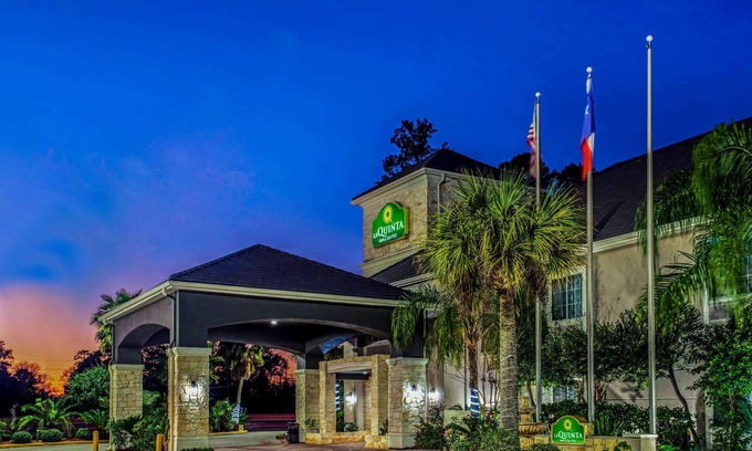Kingwood Hotel | La Quinta Inn & Suites by Wyndham Kingwood Houston IAH Airpt