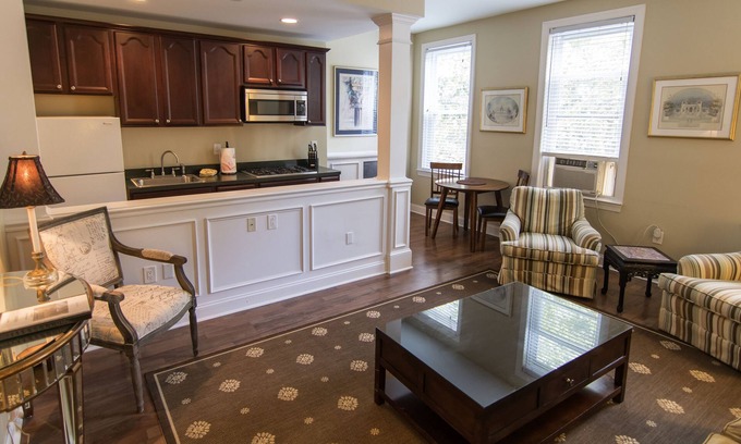Center City Bed & Breakfast | La Reserve Bed & Breakfast