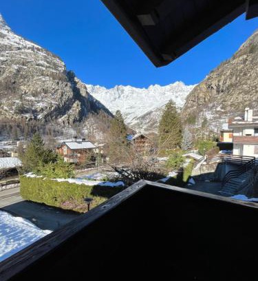 Courmayeur Apartment | La Saxe Courmayeur