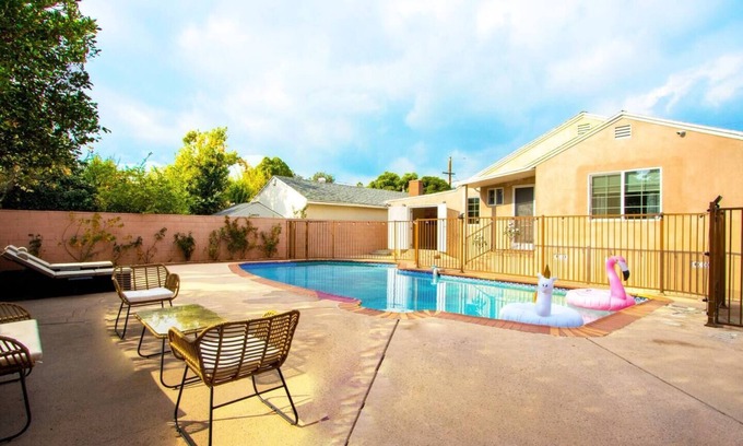 Van Nuys House | LA Serenity Retreat