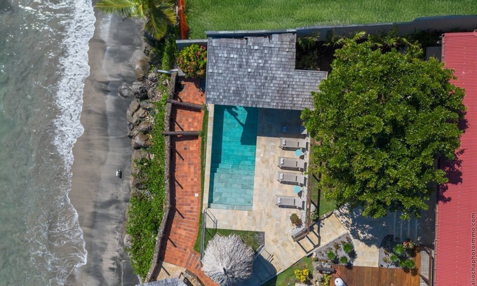 Le Diamant Villa | La Sirène du Diamant ,18 guestsnSpacious beachfront rental in Martinique :