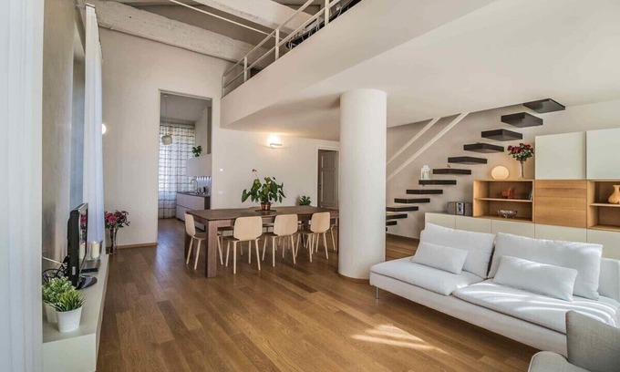 Lucca Historical Center Apartment | La Sortita, modern apartment in Lucca. Free WiFi.