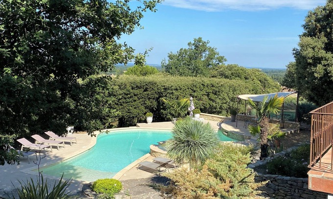Lagnes Villa | La Souvenance, listed villa, panoramic view