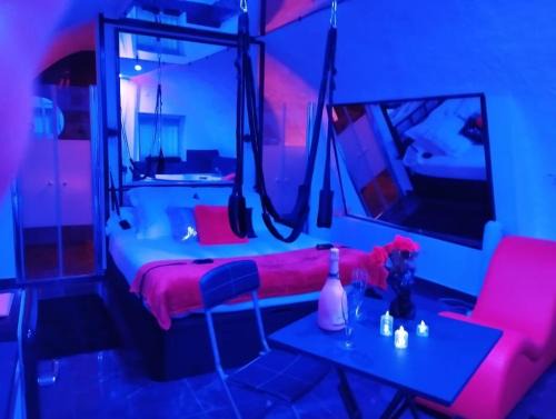Bouc-Bel-Air Hotel | La suite miroir, love room avec jacuzzi