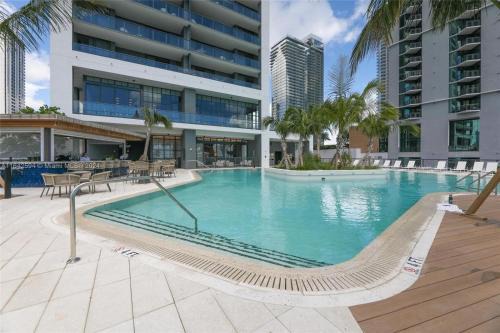 Downtown Miami House | La Terrasse by VIAC - Luxury Bay View Studio with Balcony 29th Floor Miami