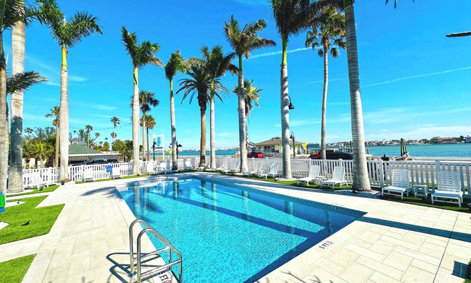 Pass-a-Grille Historic District Apartment | La Tortuga Historic Pass A Grille St Pete Beach 69