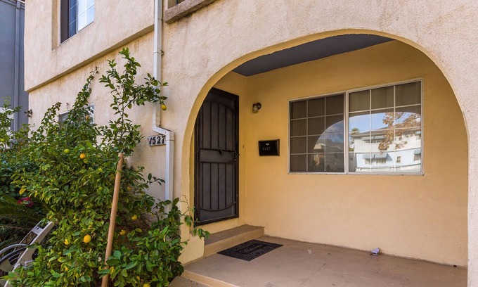 Carthay Circle House | LA Tranquil Retreat