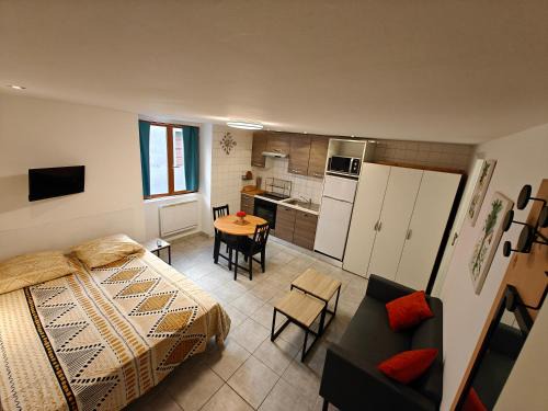 Saint-Thibery Apartment | La Treille