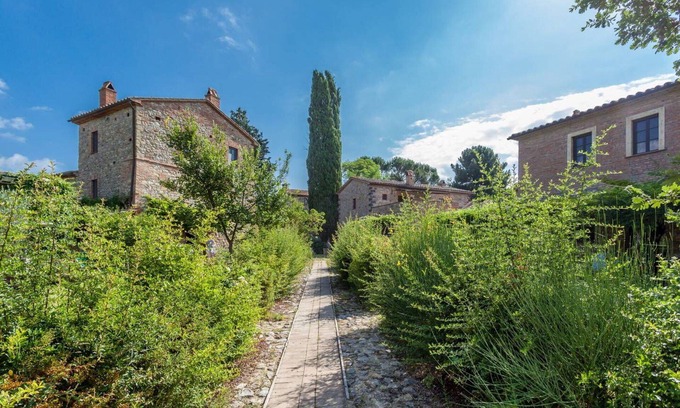 Monteleone d'Orvieto Apartment | La Vecchia Cedraia Apartment, Wifi, Perugia