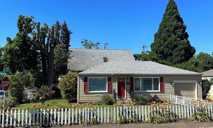 Springfield House | La Via Nueva -Modern, Peaceful Home Near UO & Hayward Field