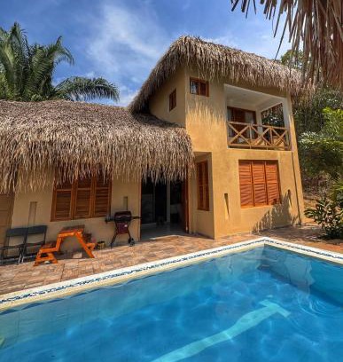 Carmen de Apicala Villa | LA VICTORIA Casa tropical con piscina privada