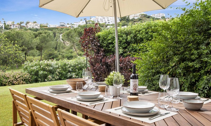 Benahavis Apartment | La Vida Dorada | Apartment with garden