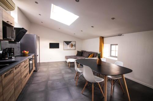 Saint-Paul-Trois-Chateaux Apartment | La Villa Tria Castella