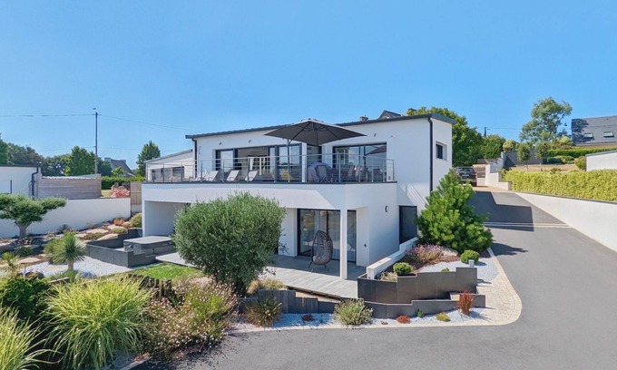 Carantec Villa | La Villa Kerdanet - Spa - Panoramic sea view and beach 500m away