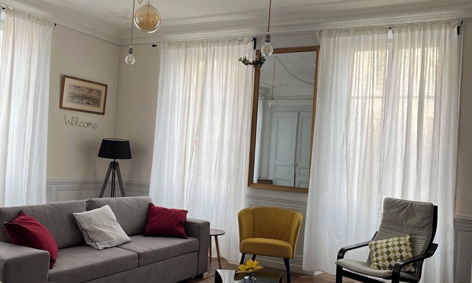 Aubusson Apartment | LA VILLA LOUANA 1 apartment 160 square meters, sobriety and elegance, 6 Adults