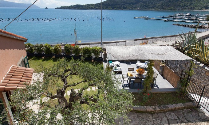 Portovenere House | LA VILLETTA: One step into the blue! BEACH-FRONT, 5 mins from the centre
