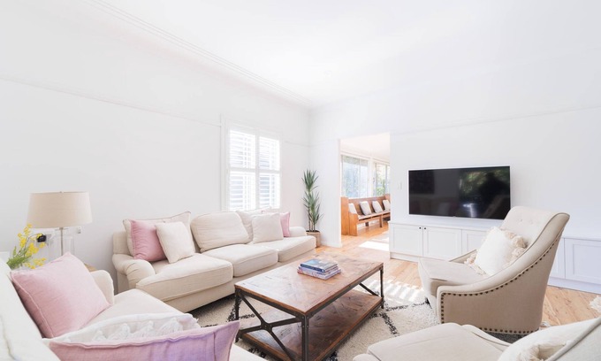 Katoomba House | La Villette sleeps 9/fireplace/BBQ/Pet Friendly
